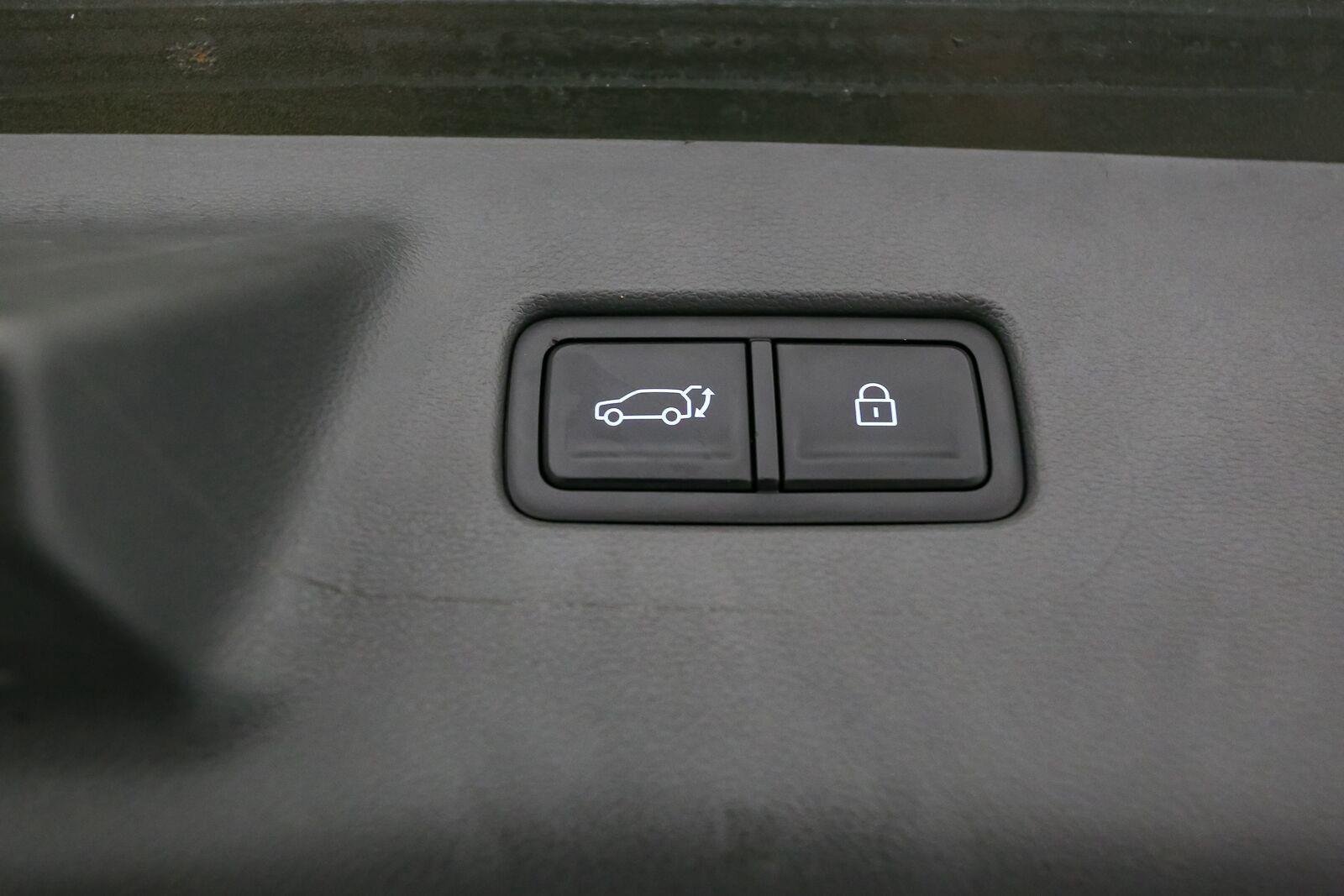 Used 2024 Rockwood Green Hyundai Limited image 12