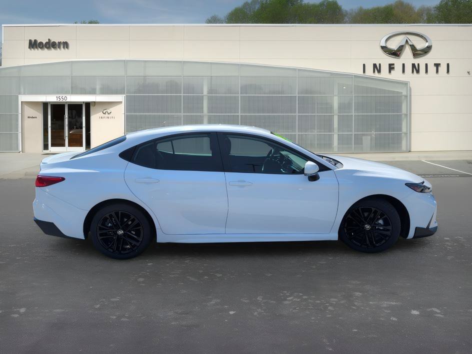 Used 2025 Ice Toyota SE image 3