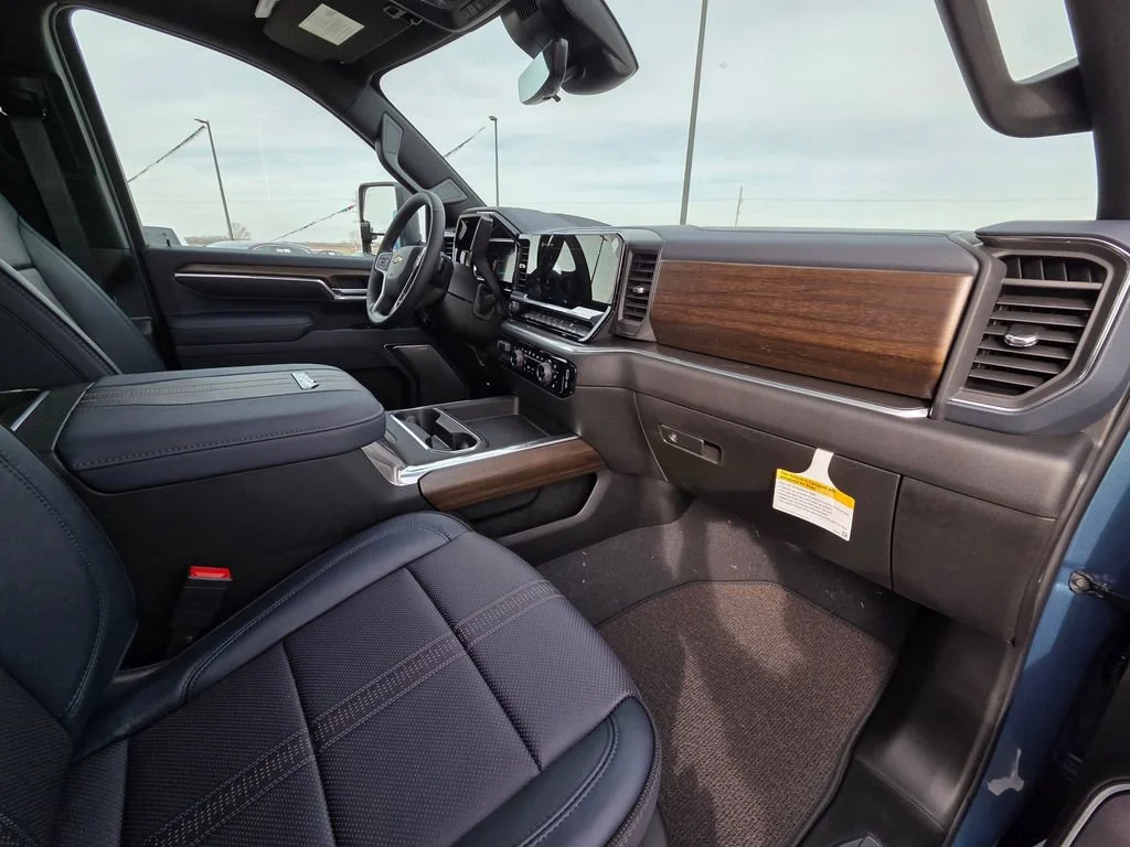 2026 Chevrolet Silverado 3500 HD High Country - Photo 38