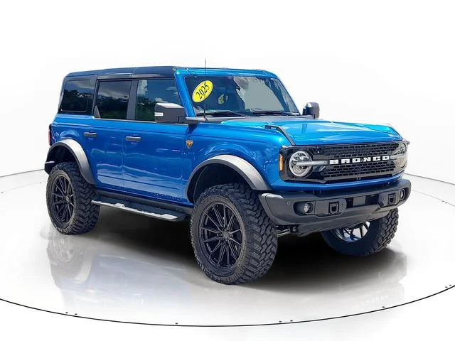 Used 2025 Blue Ford Badlands image 3