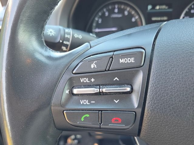 Used 2018 White Hyundai Base image 25