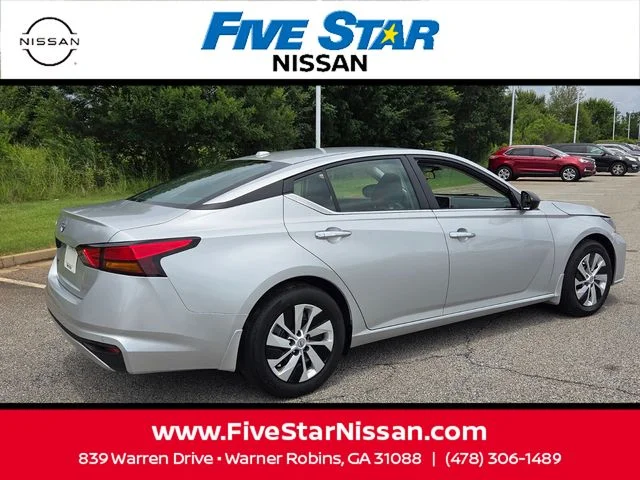 Used 2025 Silver Nissan 2.5 S image 10