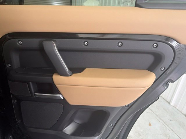 New 2026 Santorini Black Land Rover S image 18