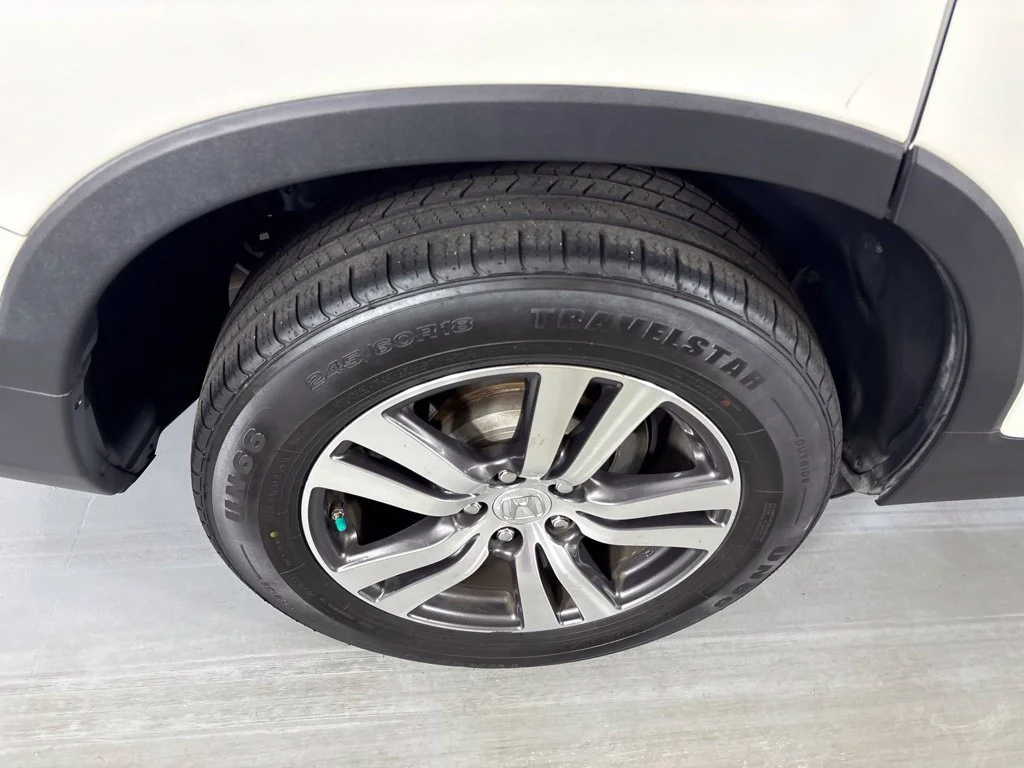 Used 2017  Honda EX-L image 10