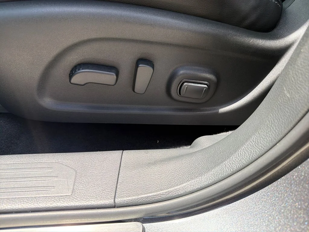 Used 2021 Gray Nissan SL image 16