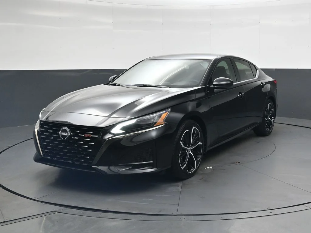 Used 2025 Black Nissan 2.5 SR image 13