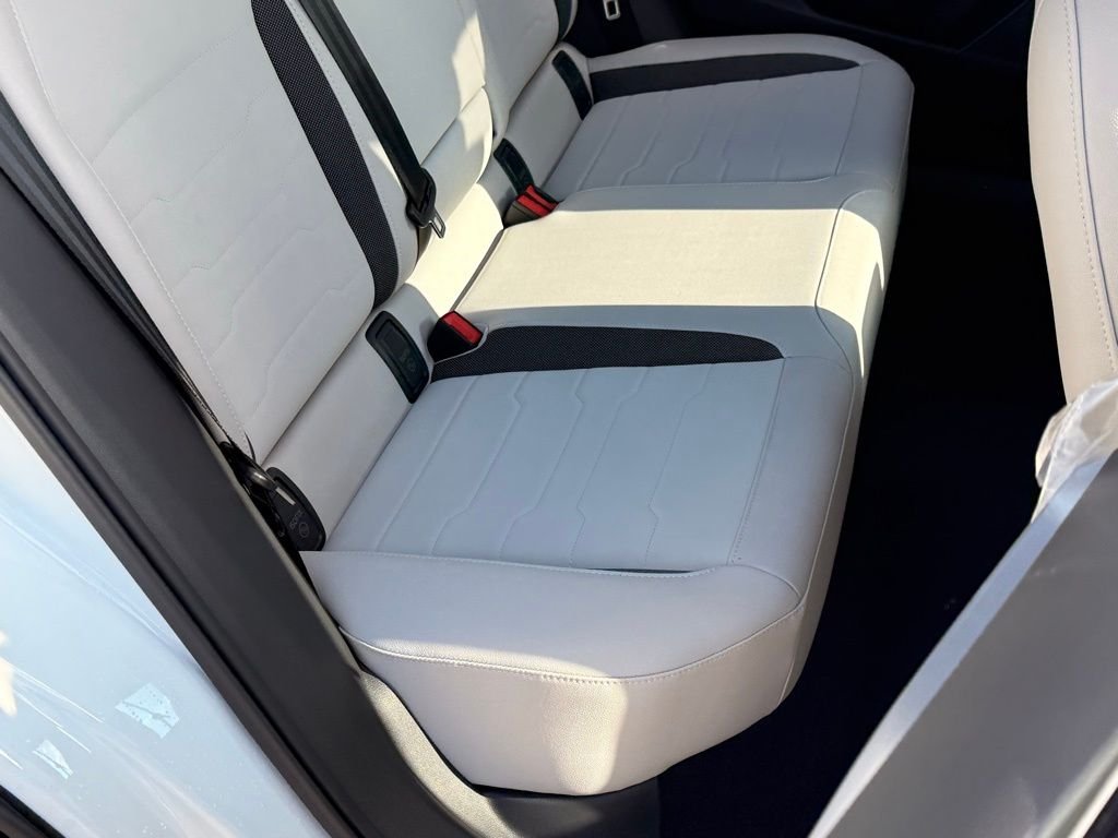 New 2026 Pure White Volkswagen 1.5T SE image 28