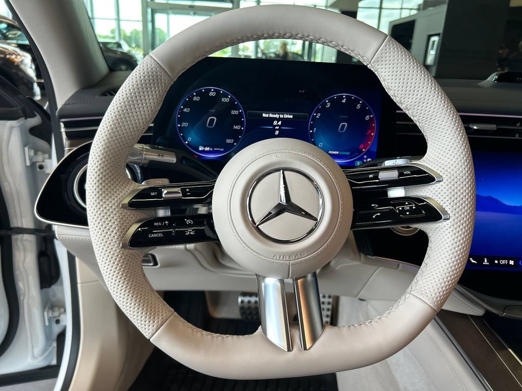 New 2027 MANUFAKTUR Moonlight White Metallic Mercedes-Benz S 580 image 42