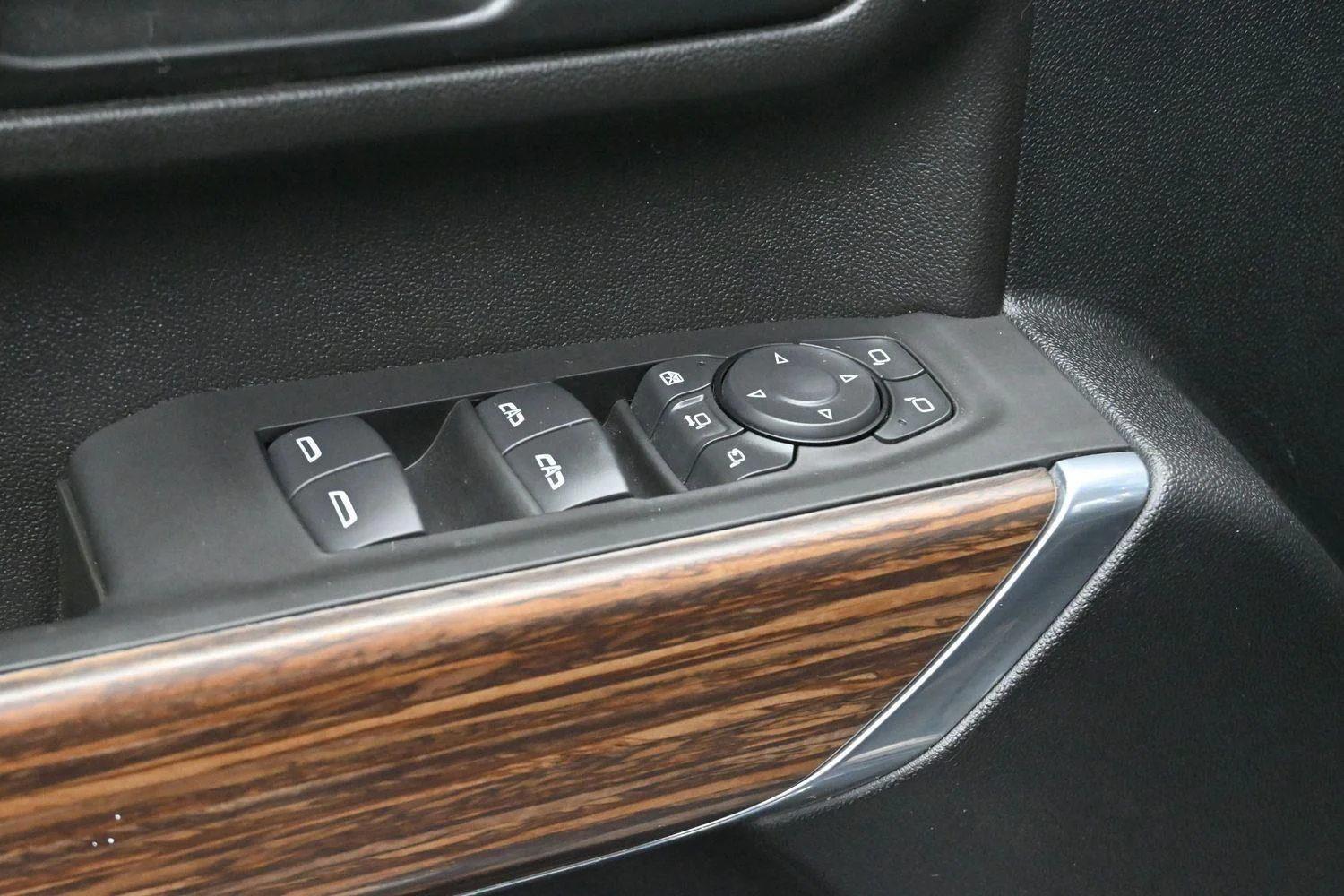 Used 2021 Black Chevrolet High Country image 11