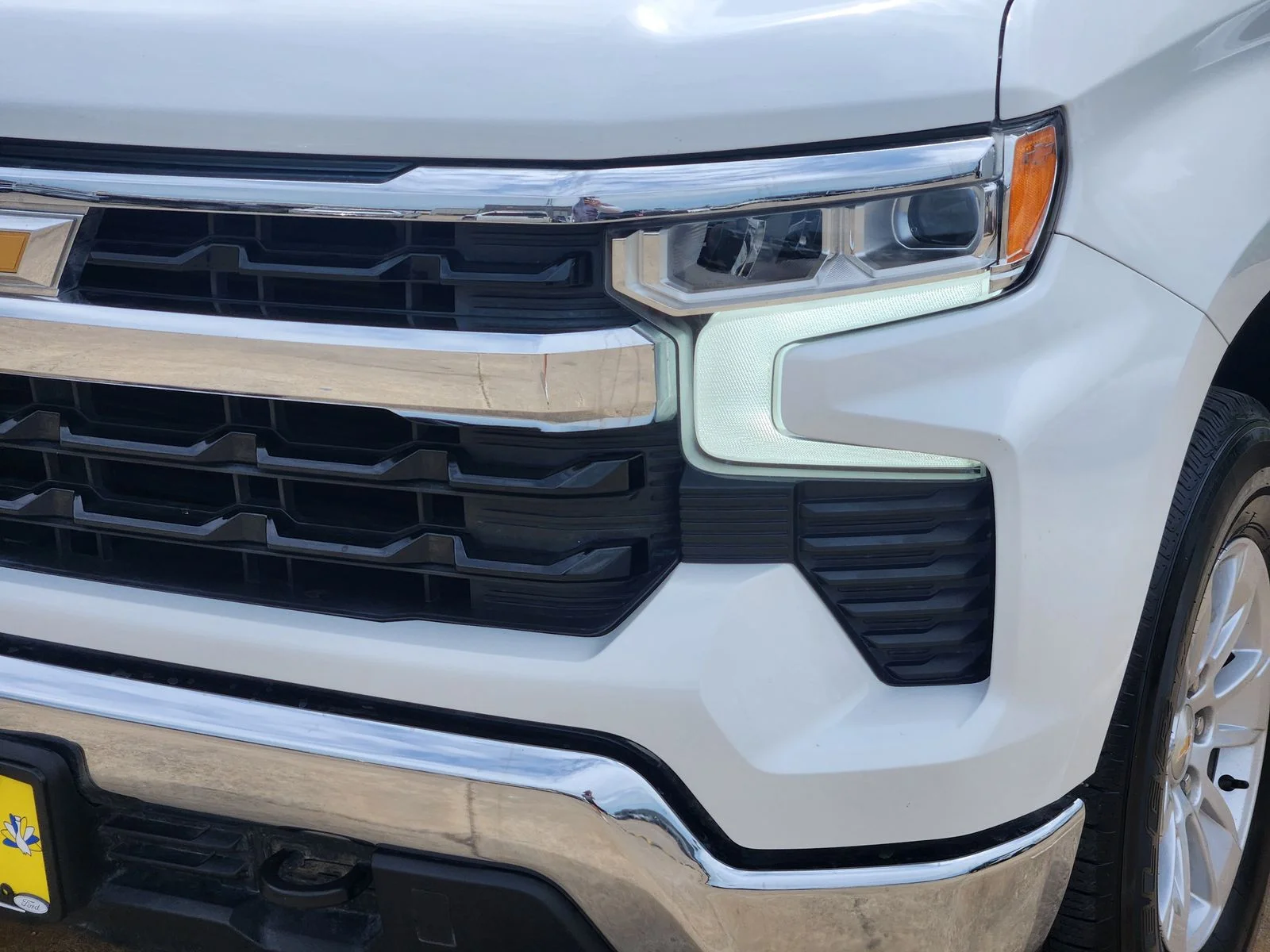 Used 2023 White Chevrolet LT image 7