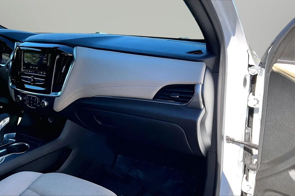 Used 2022 White Chevrolet LS image 31