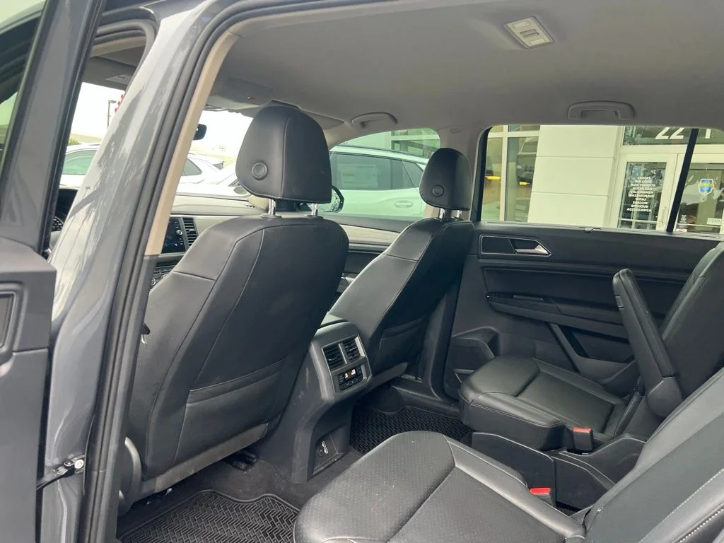 Used 2019 Gray Volkswagen 2.0T SE image 14