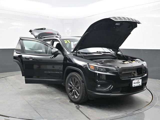 Used 2021 Black Jeep Latitude Lux image 34