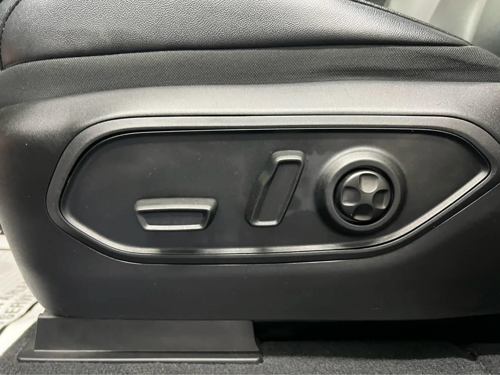 Used 2024 Baltic Gray Metallic Clearcoat Jeep  image 20