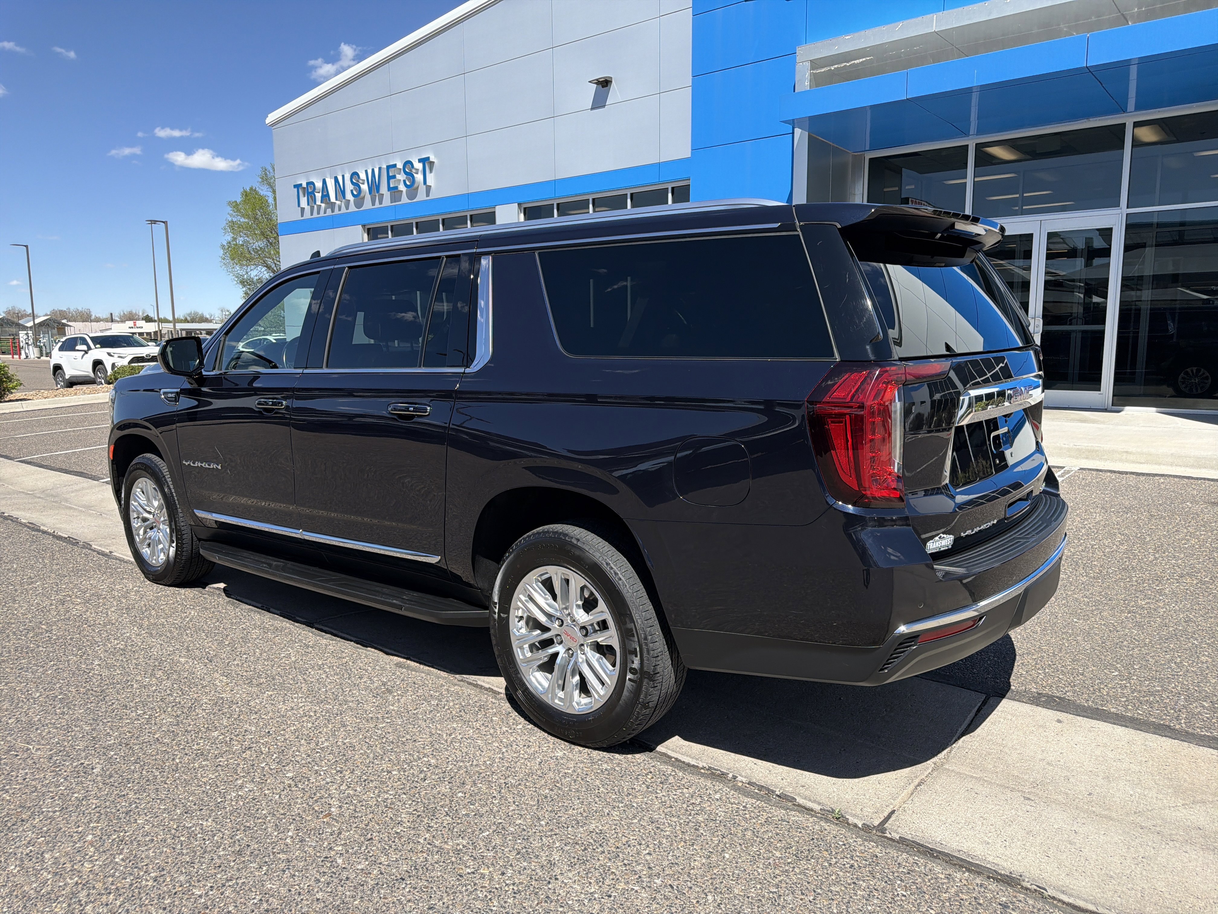 Used 2024 Midnight Blue Metallic GMC SLT image 3