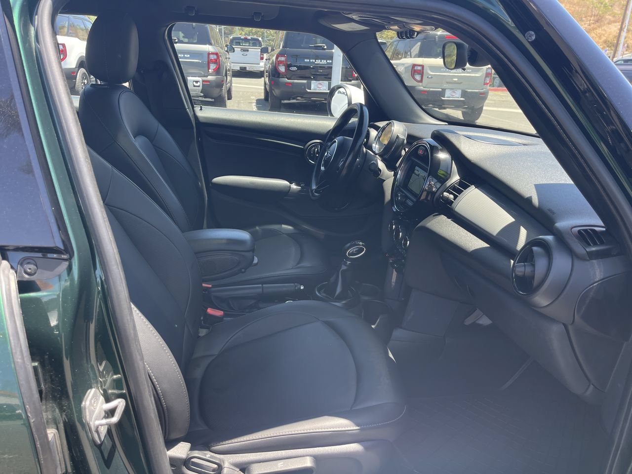 Used 2019 British Racing Green MINI Oxford Edition image 16