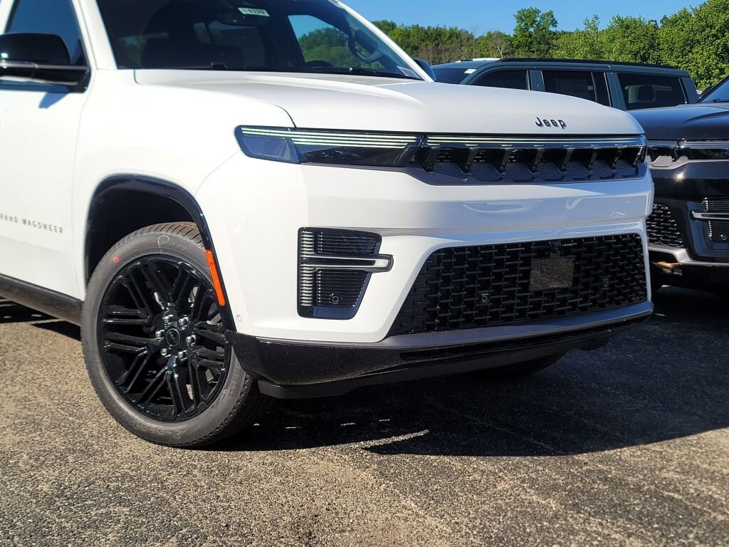 New 2026 Bright White Clear-Coat Exterior Paint Jeep Limited Reserve image 2