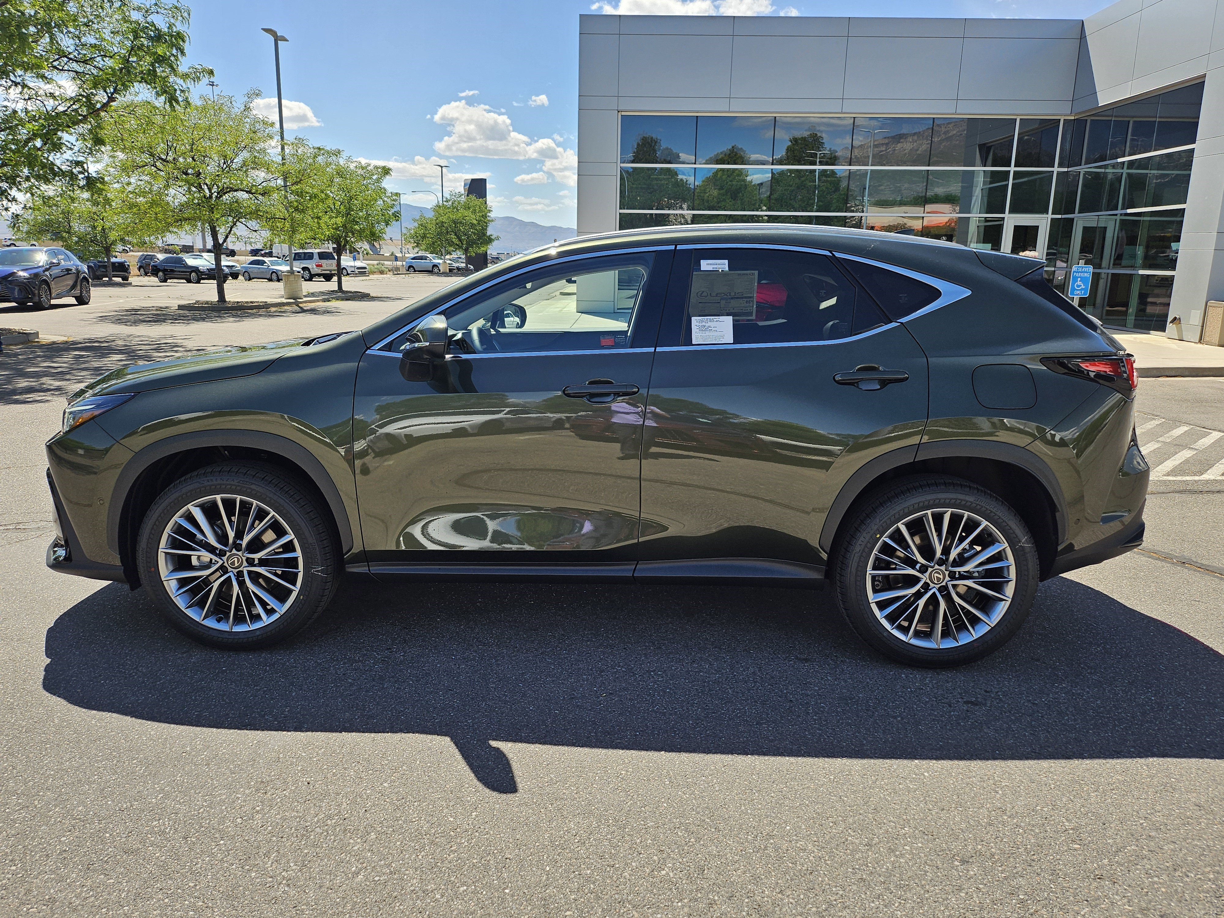 New 2026 Nori Green Pearl Lexus 350h Luxury image 9