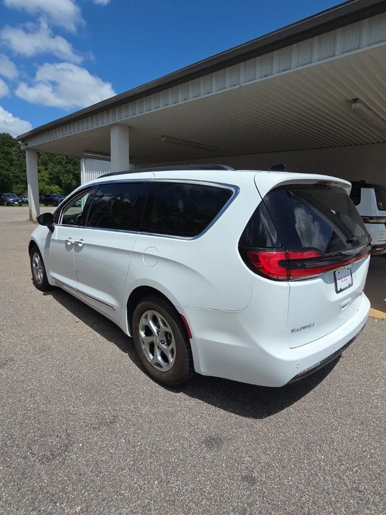 Used 2023 White Chrysler Limited image 13