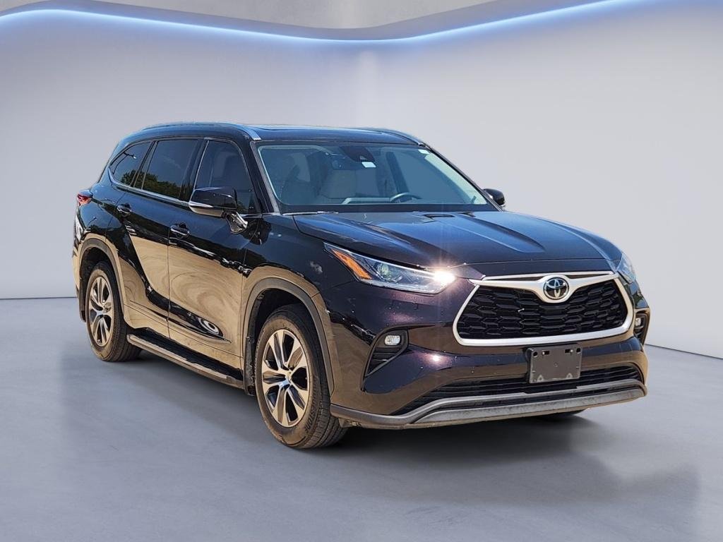 Used 2021 Opulent Amber Toyota XLE image 3