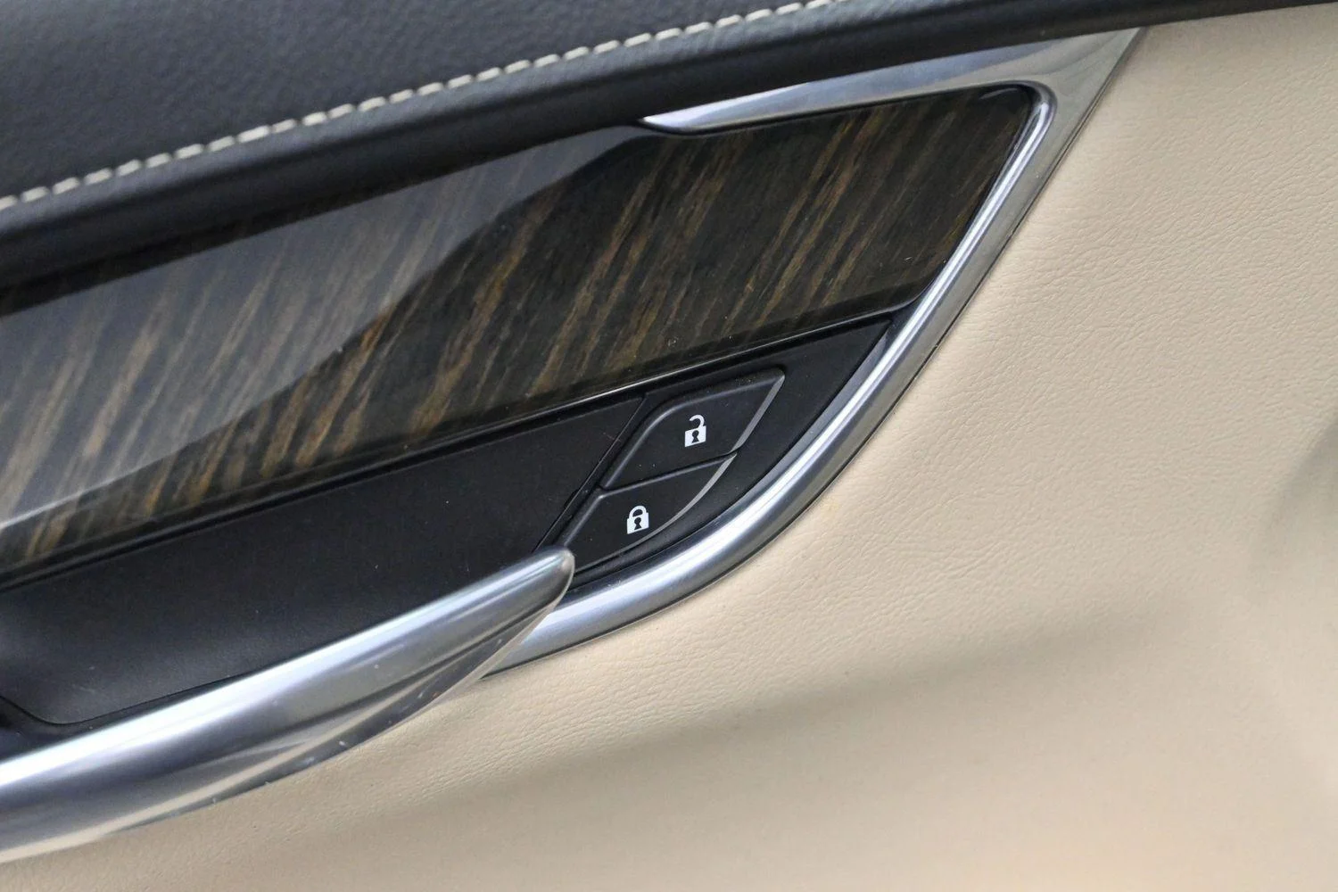 Used 2017 STELLAR BLACK METALLIC Cadillac FWD image 10