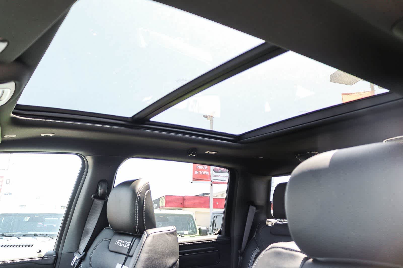 New 2026 Diamond Black Crystal Pearl-Coat Exterior Paint RAM RHO image 28