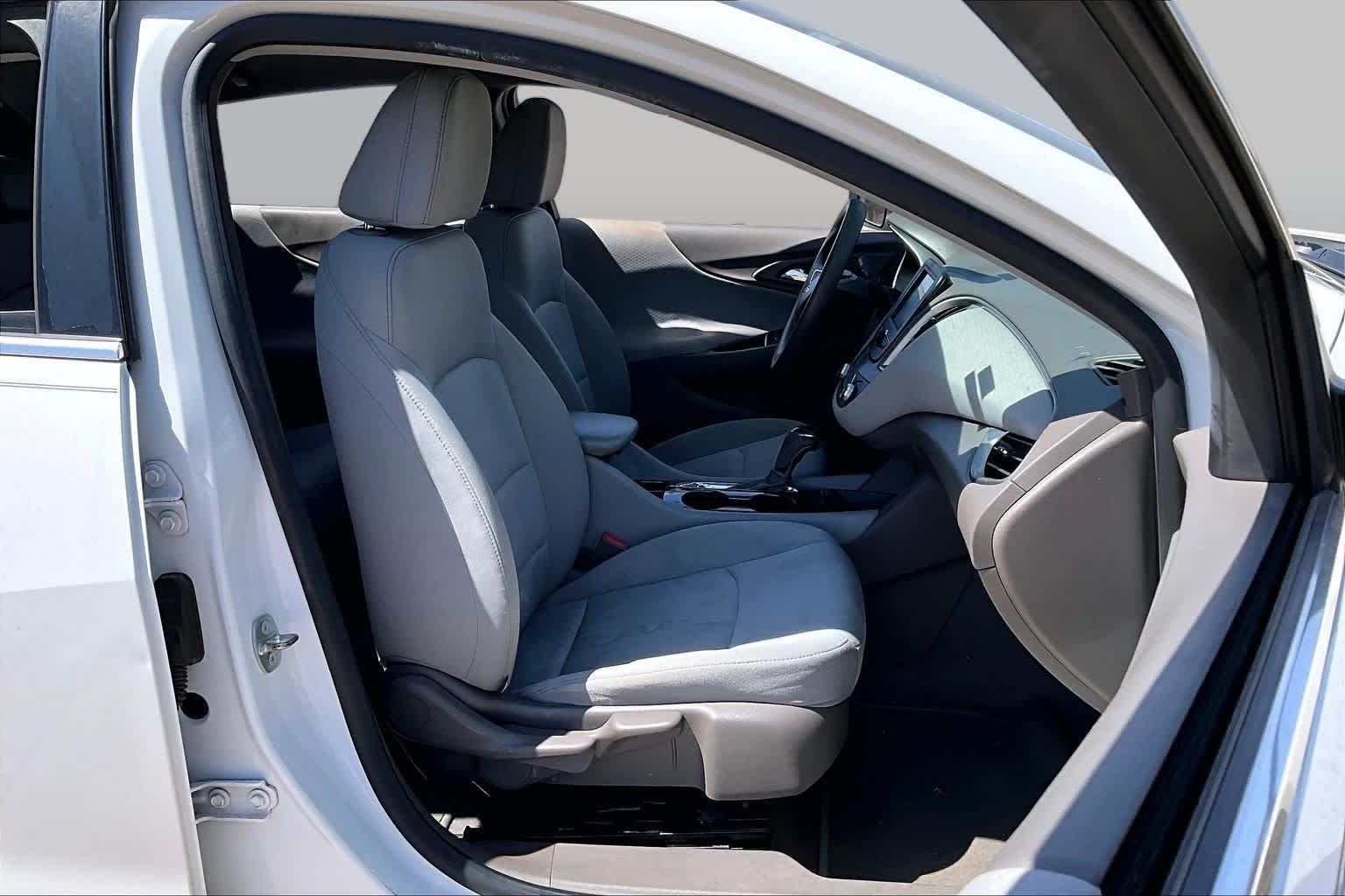 Used 2016 Summit White Chevrolet LS image 9