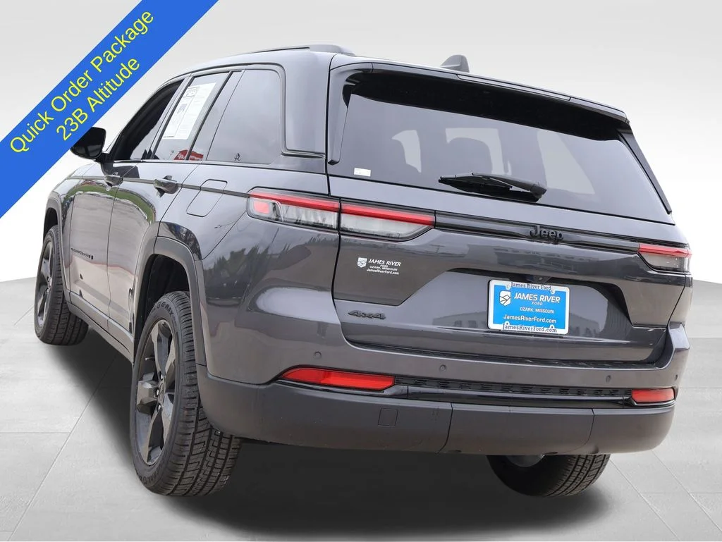 Used 2023 Gray Jeep Altitude X image 3