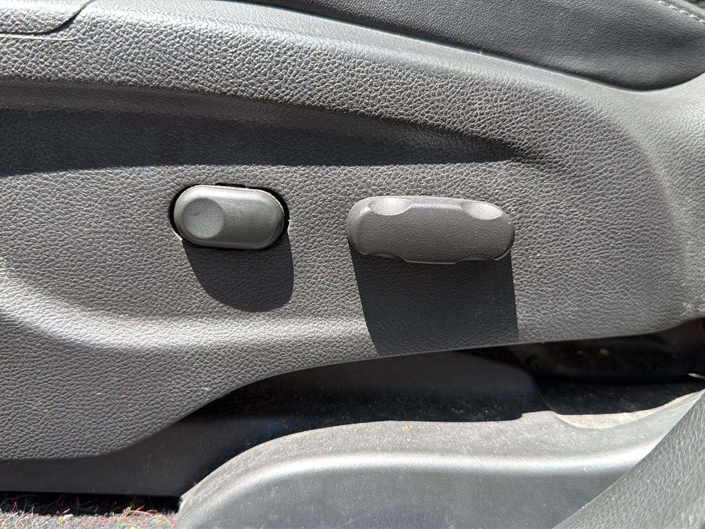 Used 2019 Ebony Twilight Metallic Buick Preferred image 4