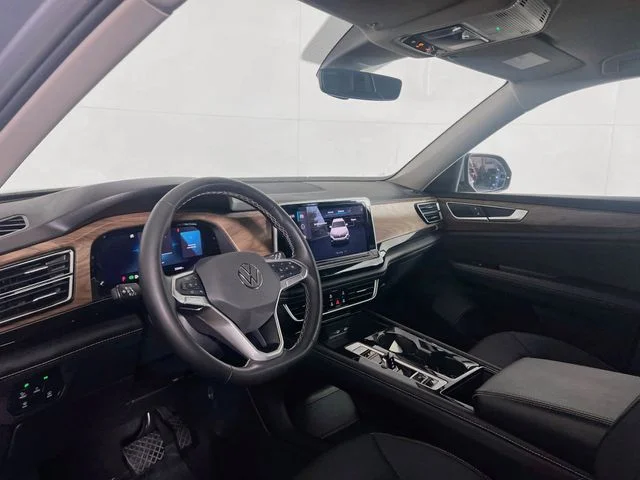 2025 Volkswagen Atlas SE w/Tech - Photo 11