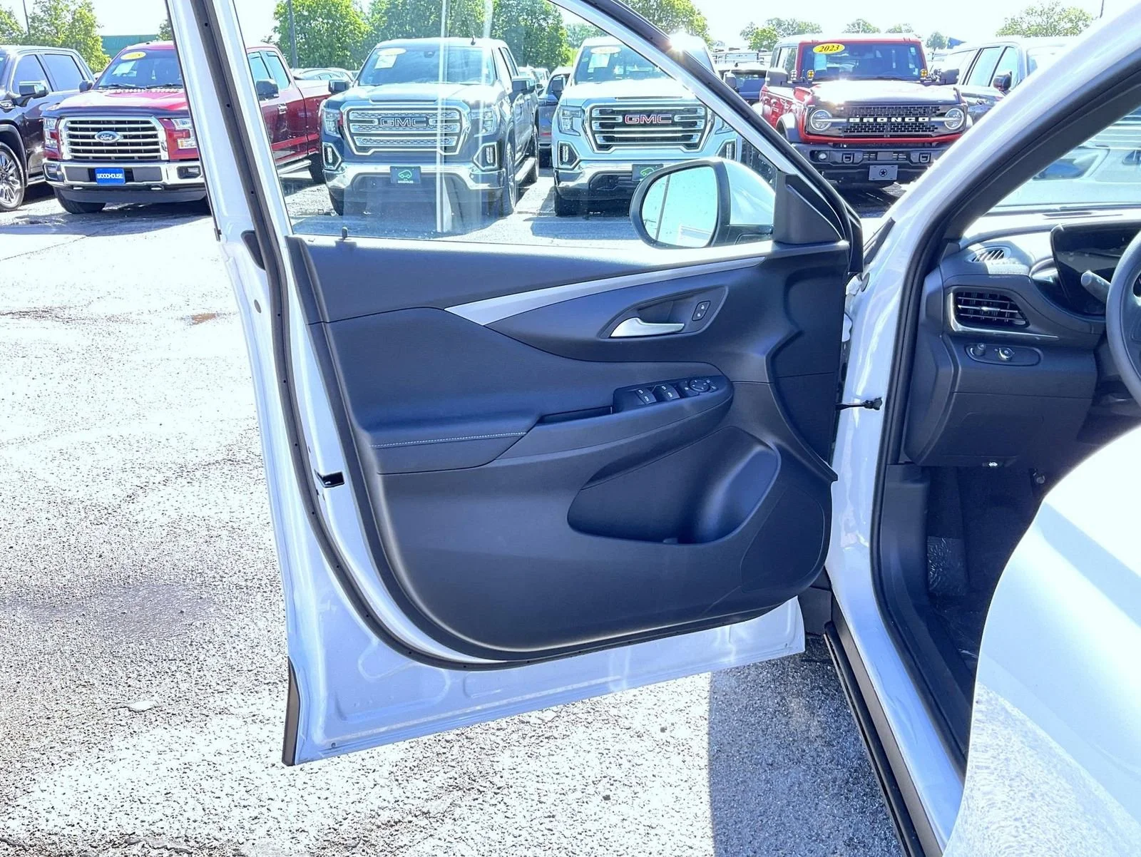 New 2026 Summit White Buick Preferred image 9