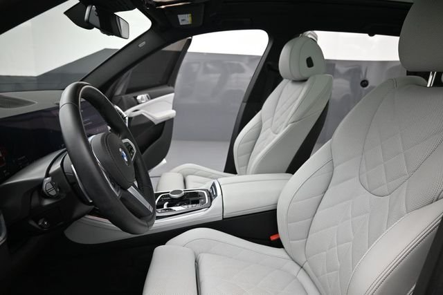 Used 2025 White BMW xDrive40i image 19