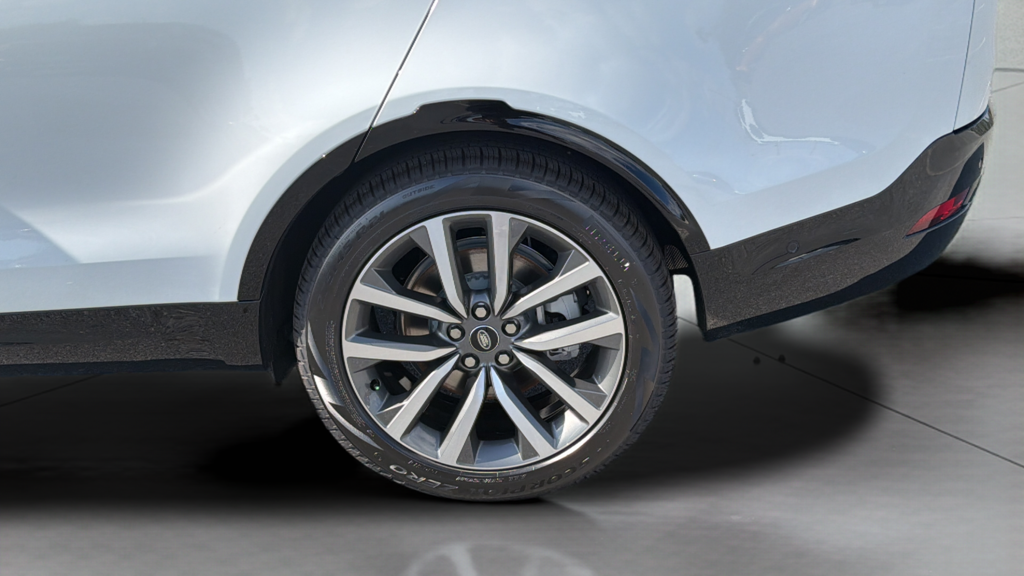 New 2026 Fuji White Land Rover Dynamic SE image 16