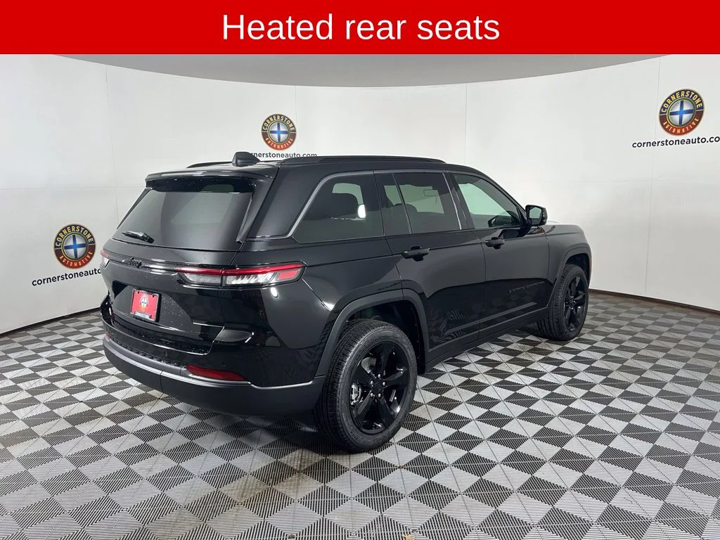 New 2026 Diamond Black Crystal Pearl-Coat Exterior Paint Jeep Limited image 16