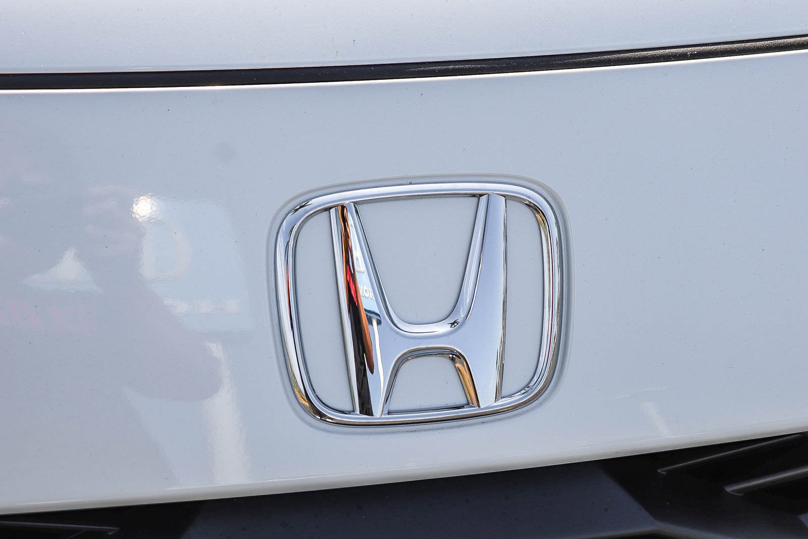 New 2027 Platinum White Pearl Honda Sport AWD CVT image 4