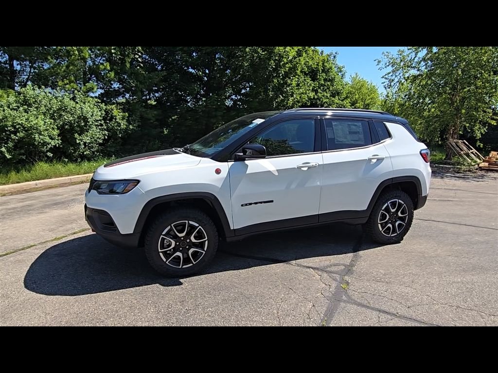 New 2026 Bright White Clear-Coat Exterior Paint Jeep Trailhawk image 6