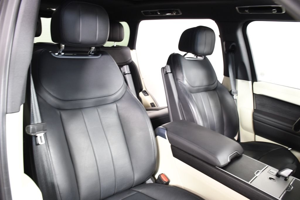 Used 2024 Santorini Black Metallic Land Rover SE image 19