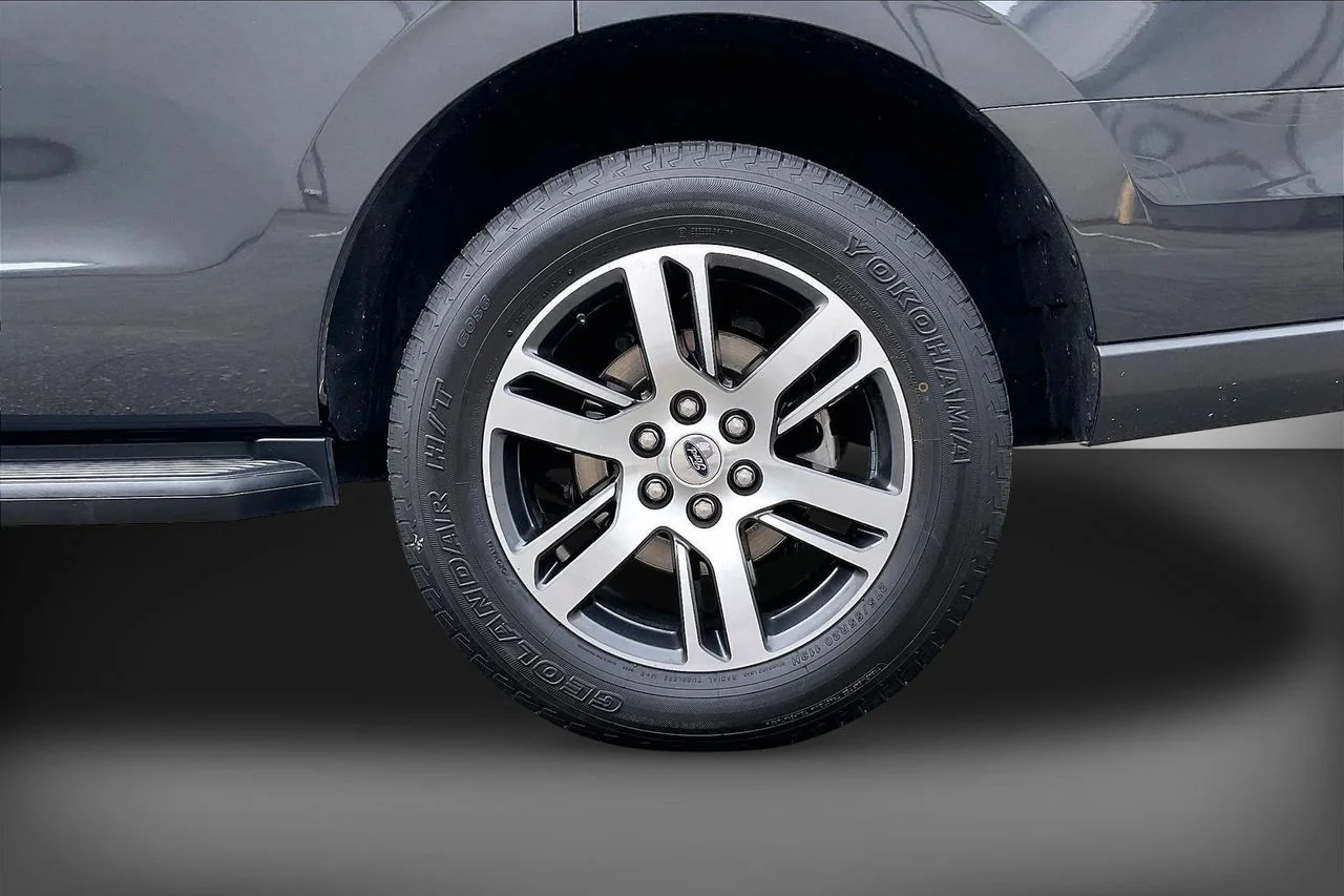 Used 2024 Gray Ford Limited image 37
