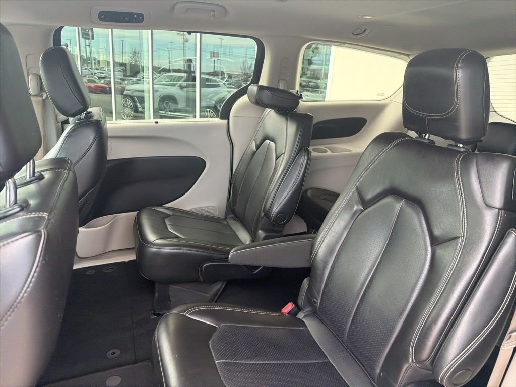 Used 2021 Black Chrysler LXI image 27