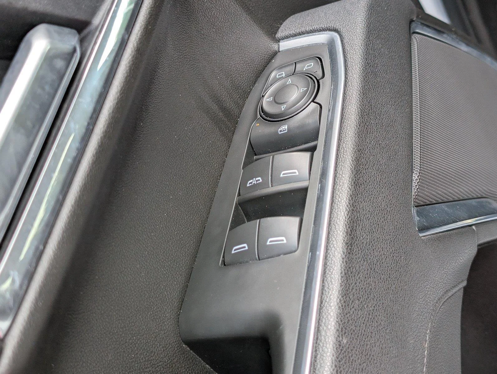 Used 2025 Summit White Chevrolet LT Trail Boss image 18
