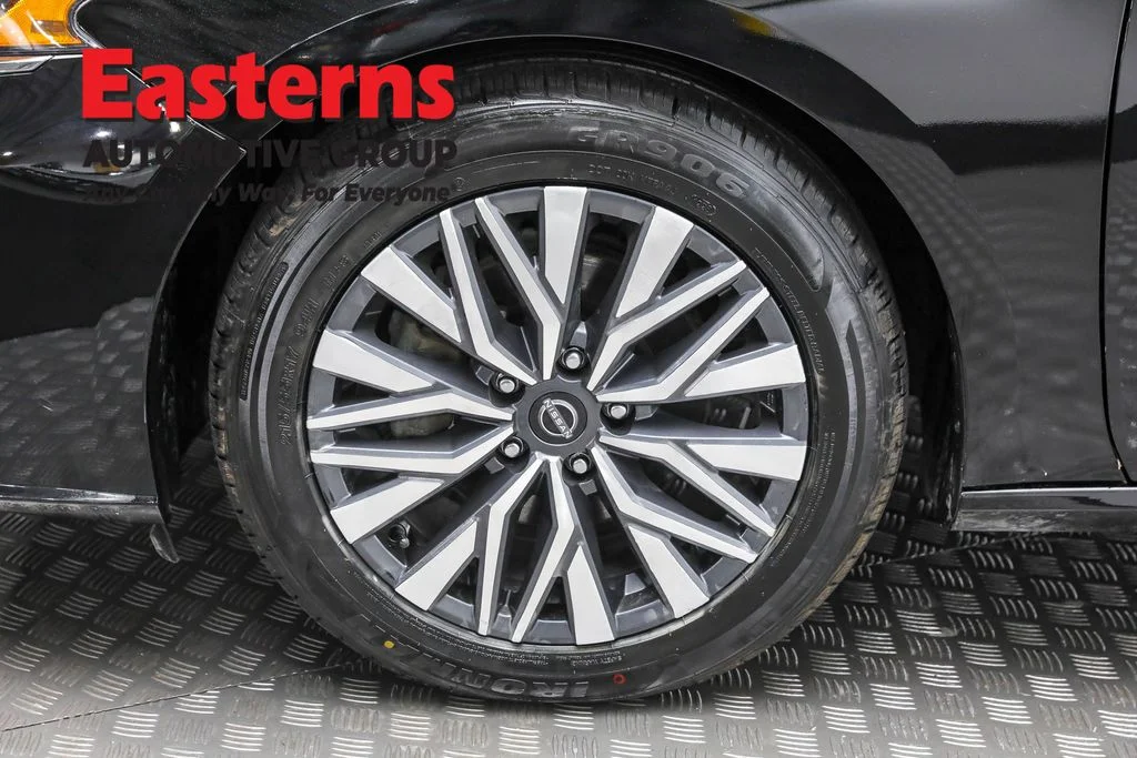 Used 2024 Black Nissan 2.5 SV image 31