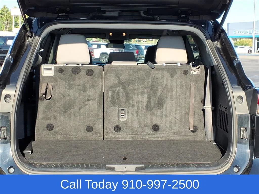 Used 2022 Black Toyota L image 22