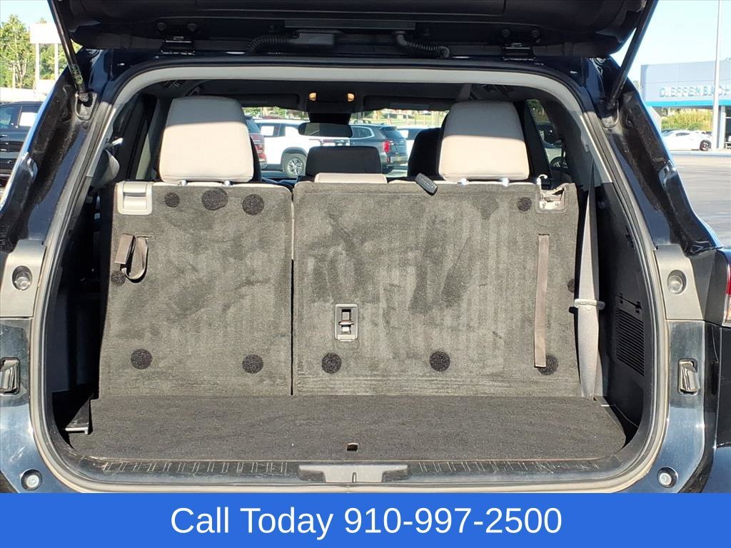 Used 2022 Black Toyota L image 22
