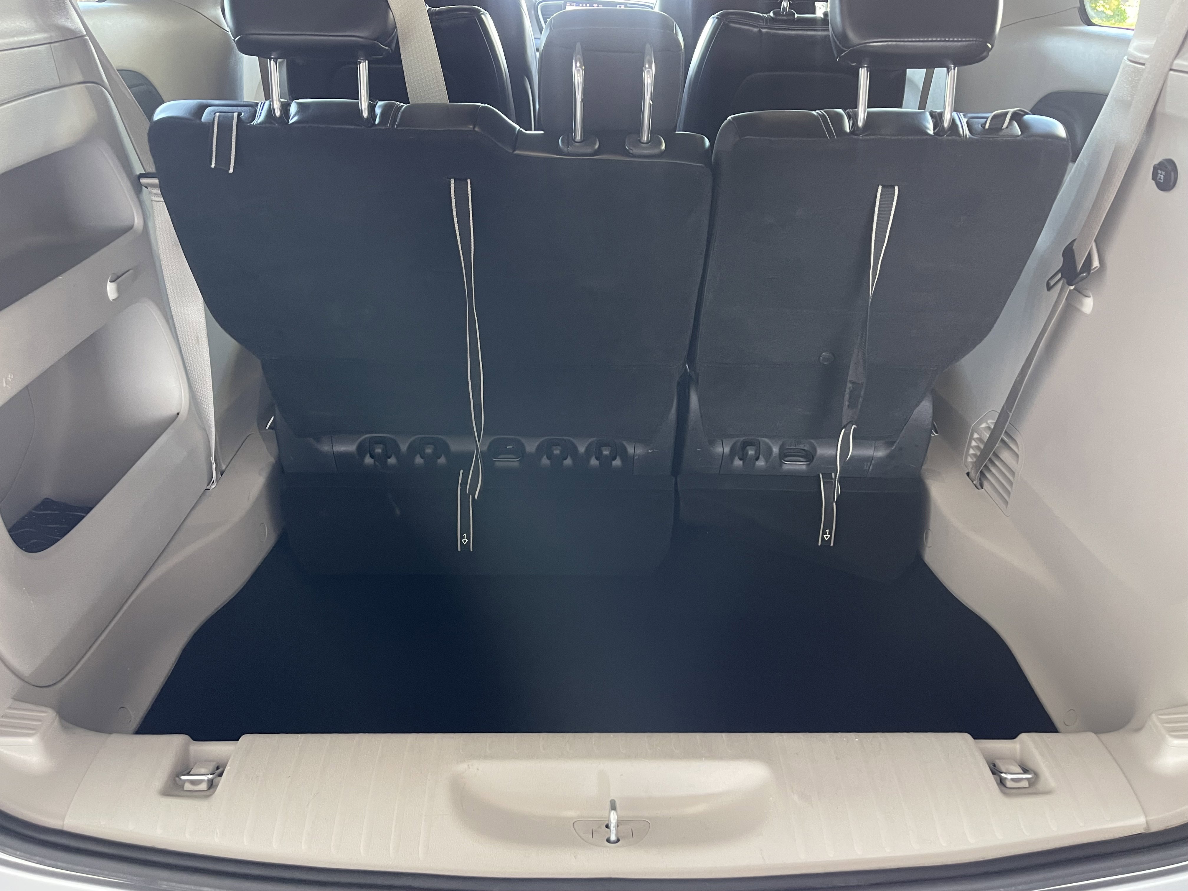 Used 2023 Silver Chrysler Touring L image 26