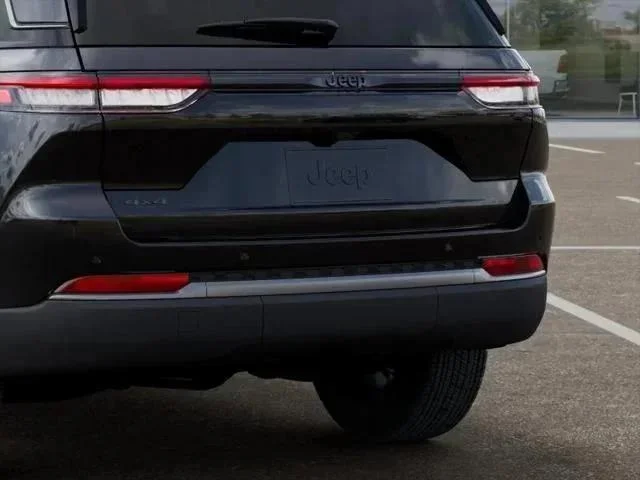 New 2026 Diamond Black Crystal Pearlcoat Jeep Laredo image 117