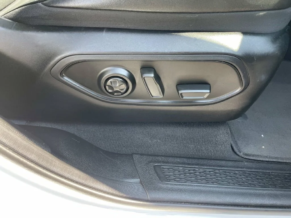 Used 2023 White Jeep Limited image 30