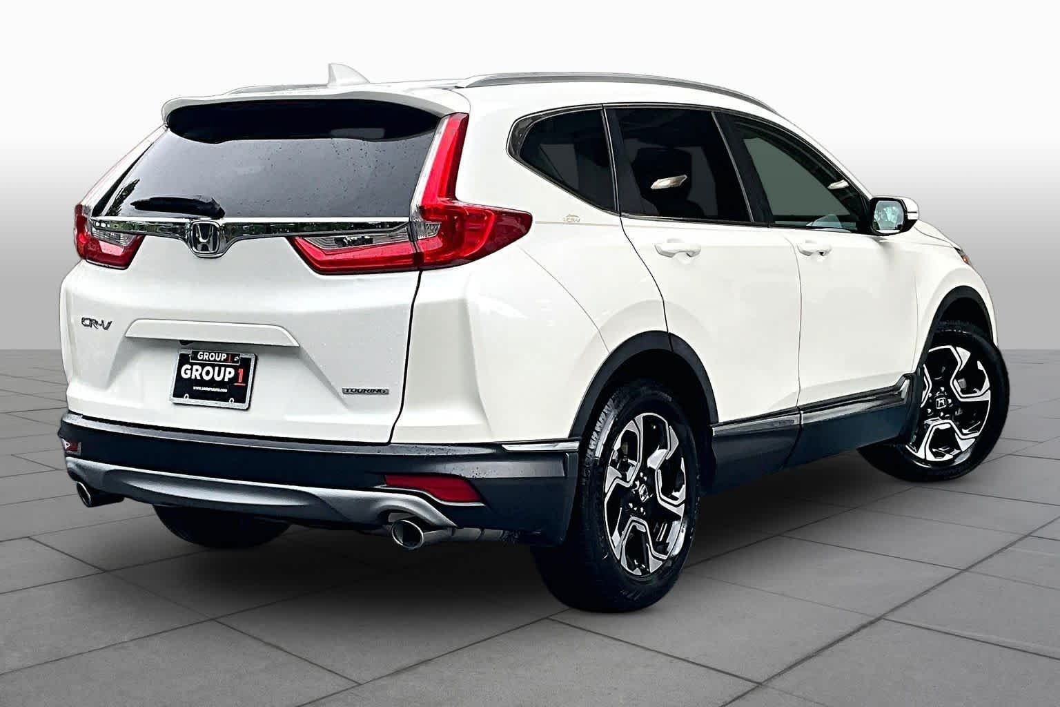 Used 2018 White Diamond Pearl Honda Touring image 13
