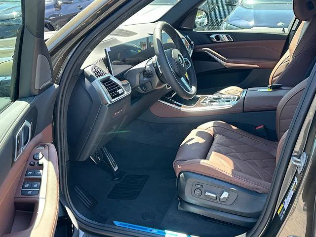 New 2026 Manhattan Green Metallic BMW xDrive50e image 4