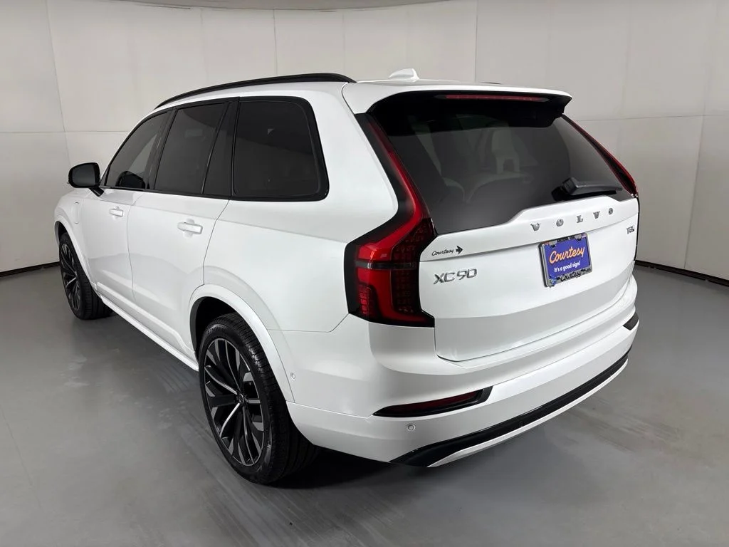 New 2026 Crystal White Volvo Ultra image 6