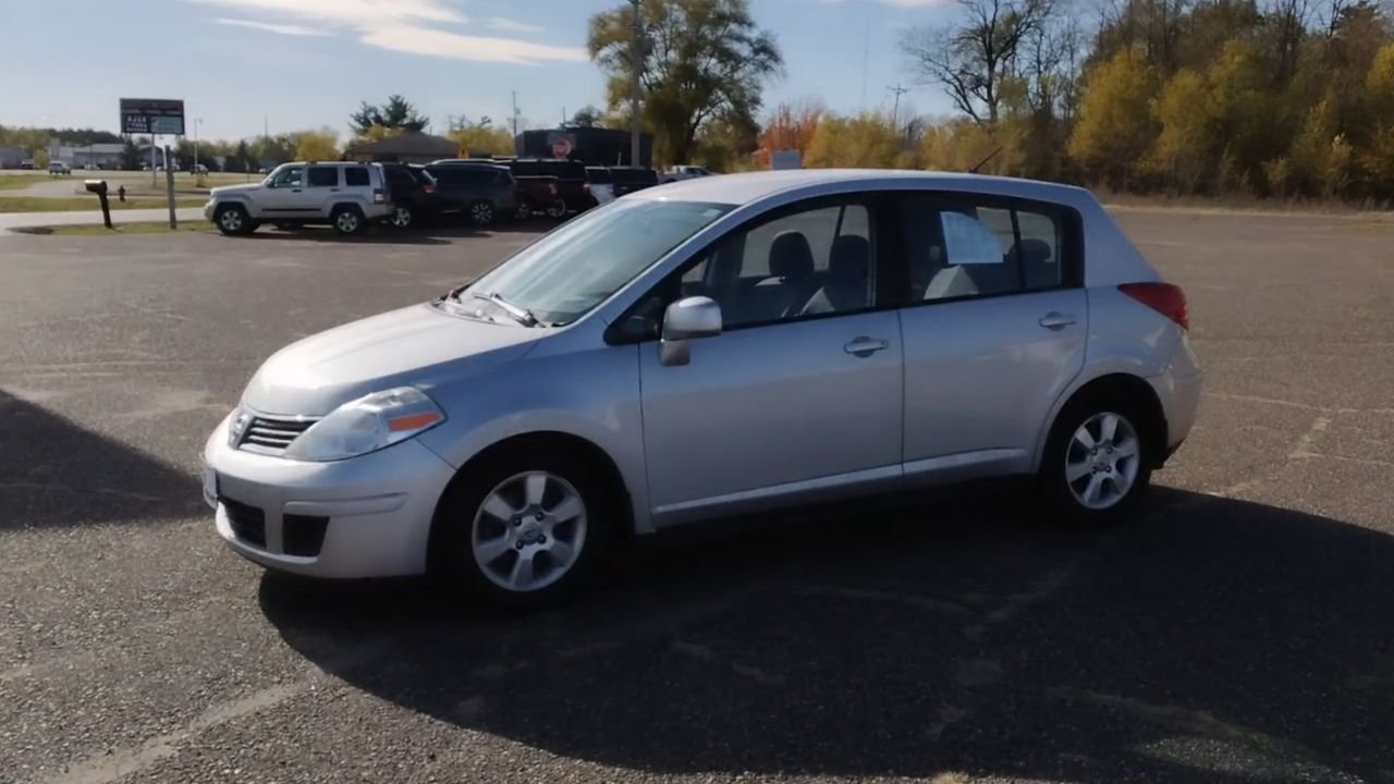 2008 Nissan Versa S photo 3